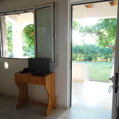 Helonata アパート アルコウディ